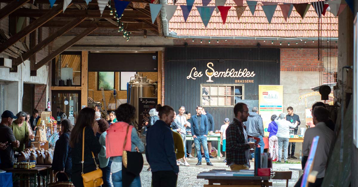 Brasserie Les Semblables outdoor market space